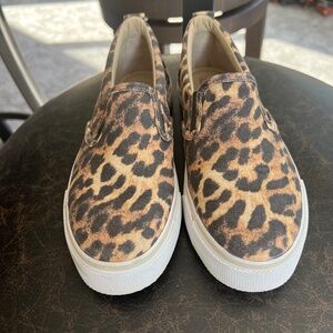 Sugar women’s 6 slip on animal print 👟